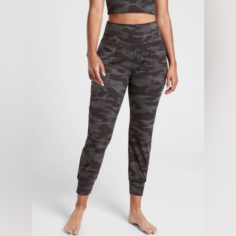 Athleta Gray Camouflage Joggers